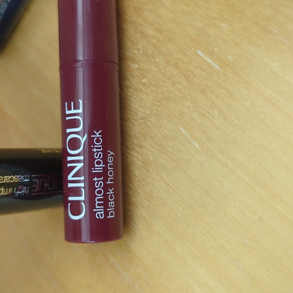 Clinique Travel Size Make Up Brand New - Picture 2 of 10